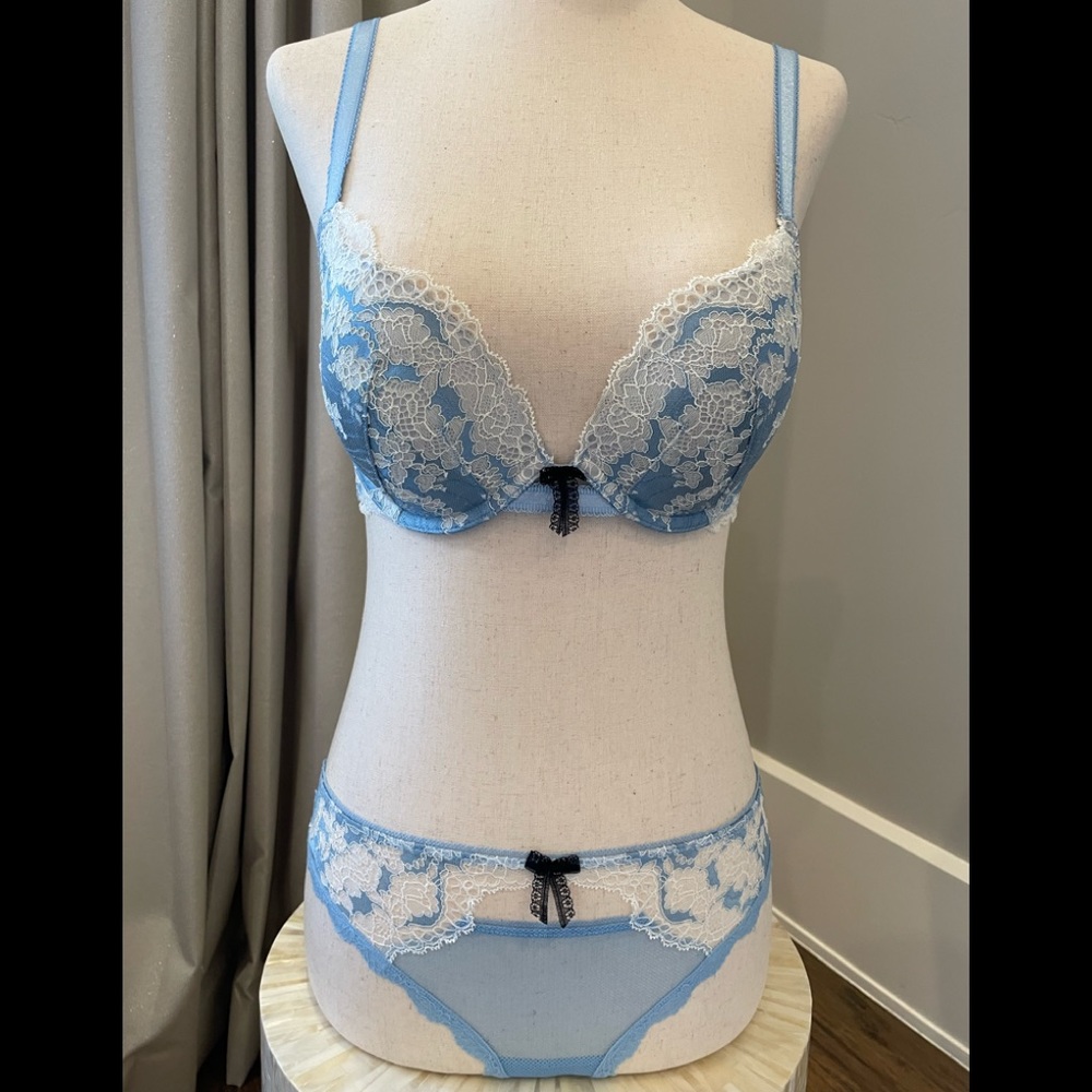 ❤️BRAND NEW NVR WORN GORGEOUS LIGHT BLUE & IVORY EXQUISITELY LACY SEXT VS SET